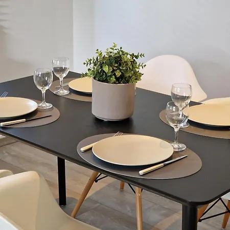 Sunny, Quiet, And 克诺克－海斯特