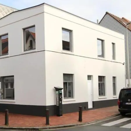 Sunny, Quiet, And 公寓