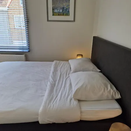 Sunny, Quiet, And 公寓 *