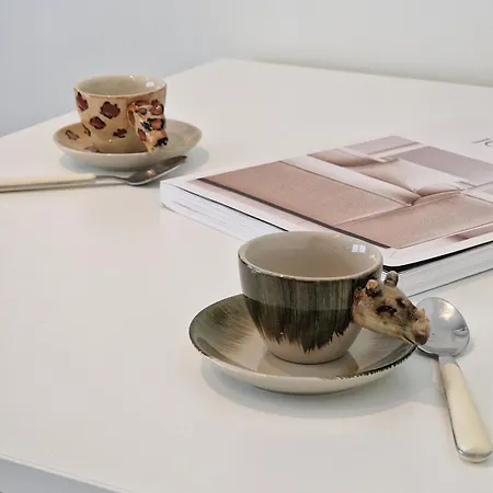 アパート Sunny, Quiet, And クノック・ヘイスト